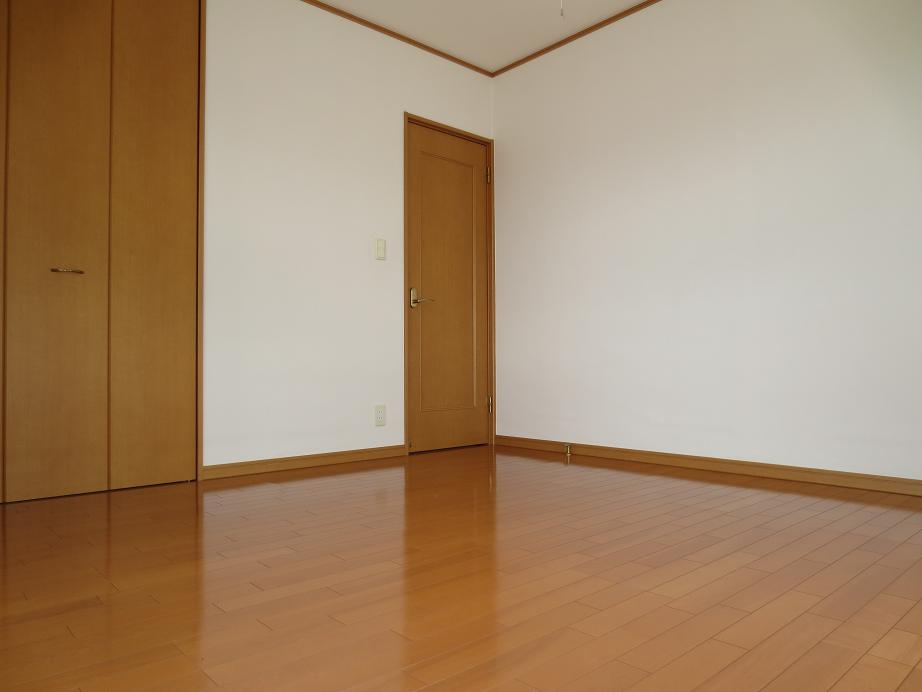 2F洋室8帖です