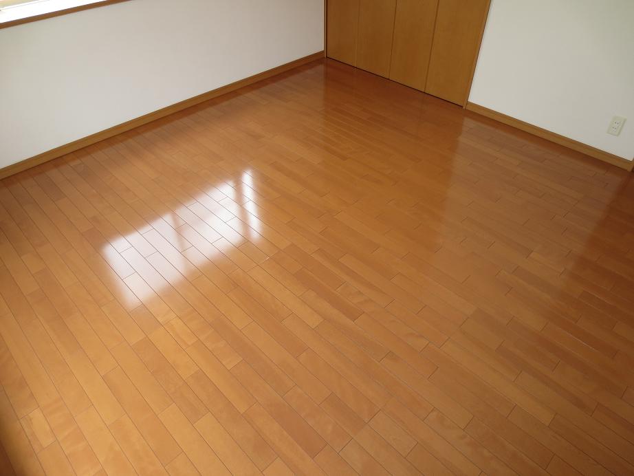 2F洋室8帖です