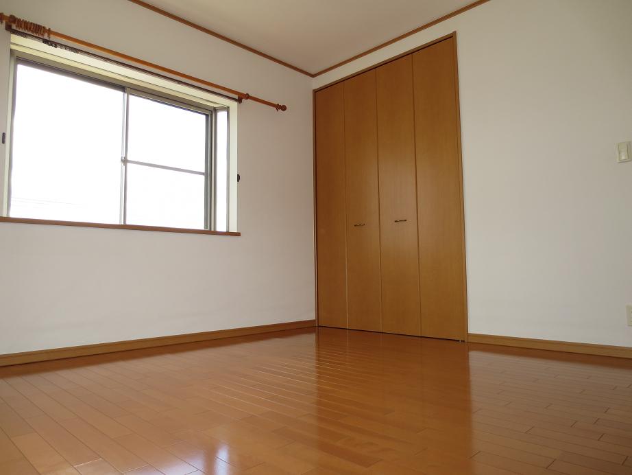 2F洋室8帖です