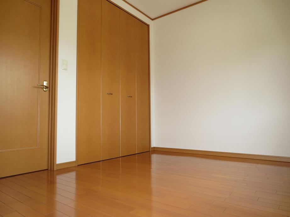 2F洋室6帖です