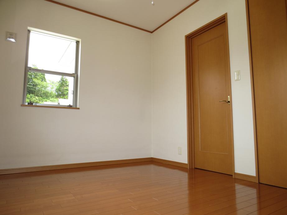 2F洋室6帖です