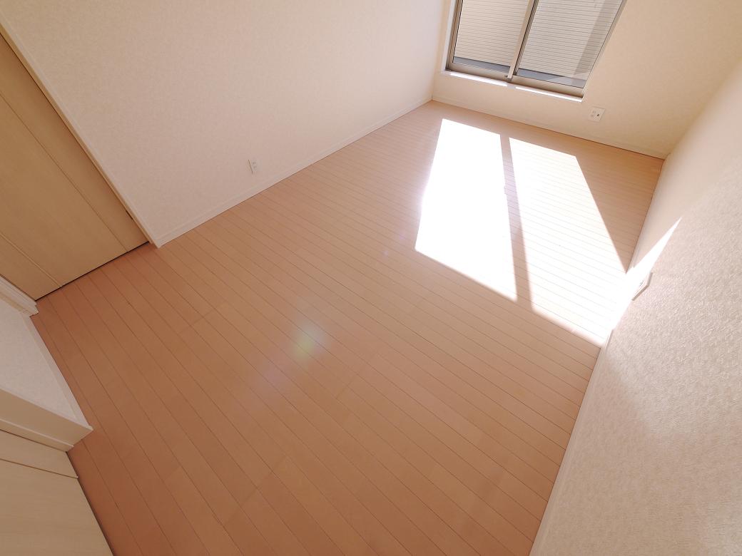 2F洋室7.5帖です