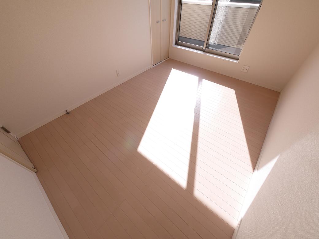 2F洋室6帖です