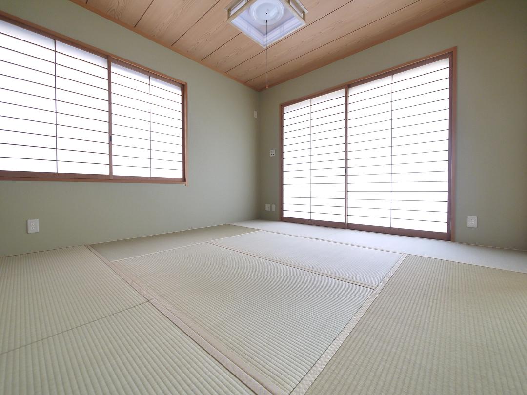 採光の良い和室はのんびりと寛げる空間