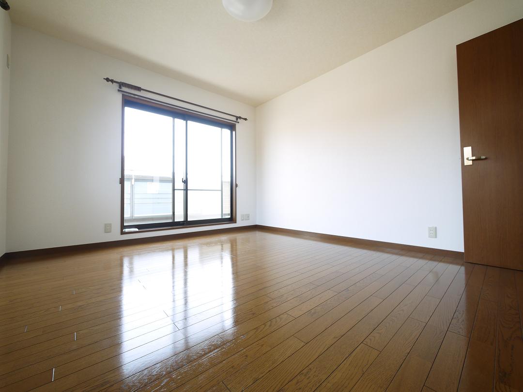 2F洋室10帖です