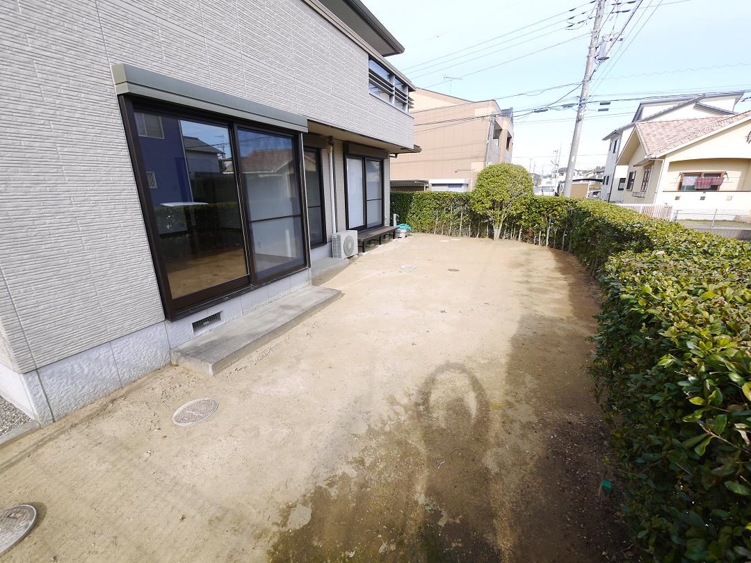 広い庭でパパと日曜大工。ママとガーデニング。