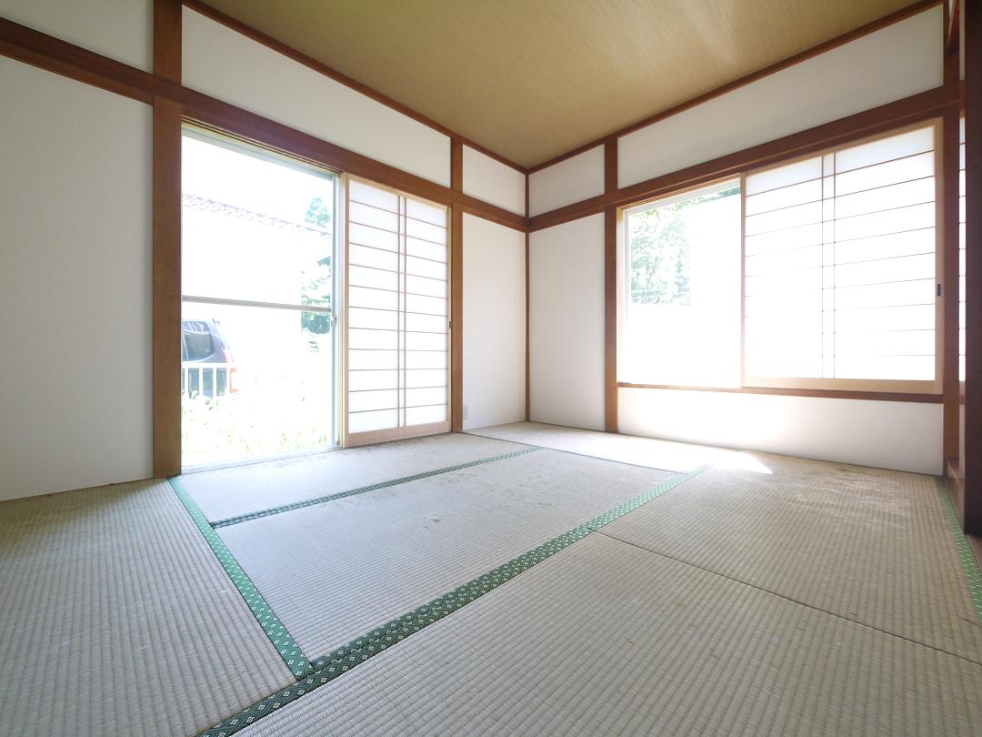 採光の良い和室はのんびりと寛げる空間です