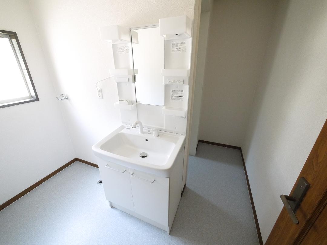暮らしを快適に変えるシャワー付洗面台です