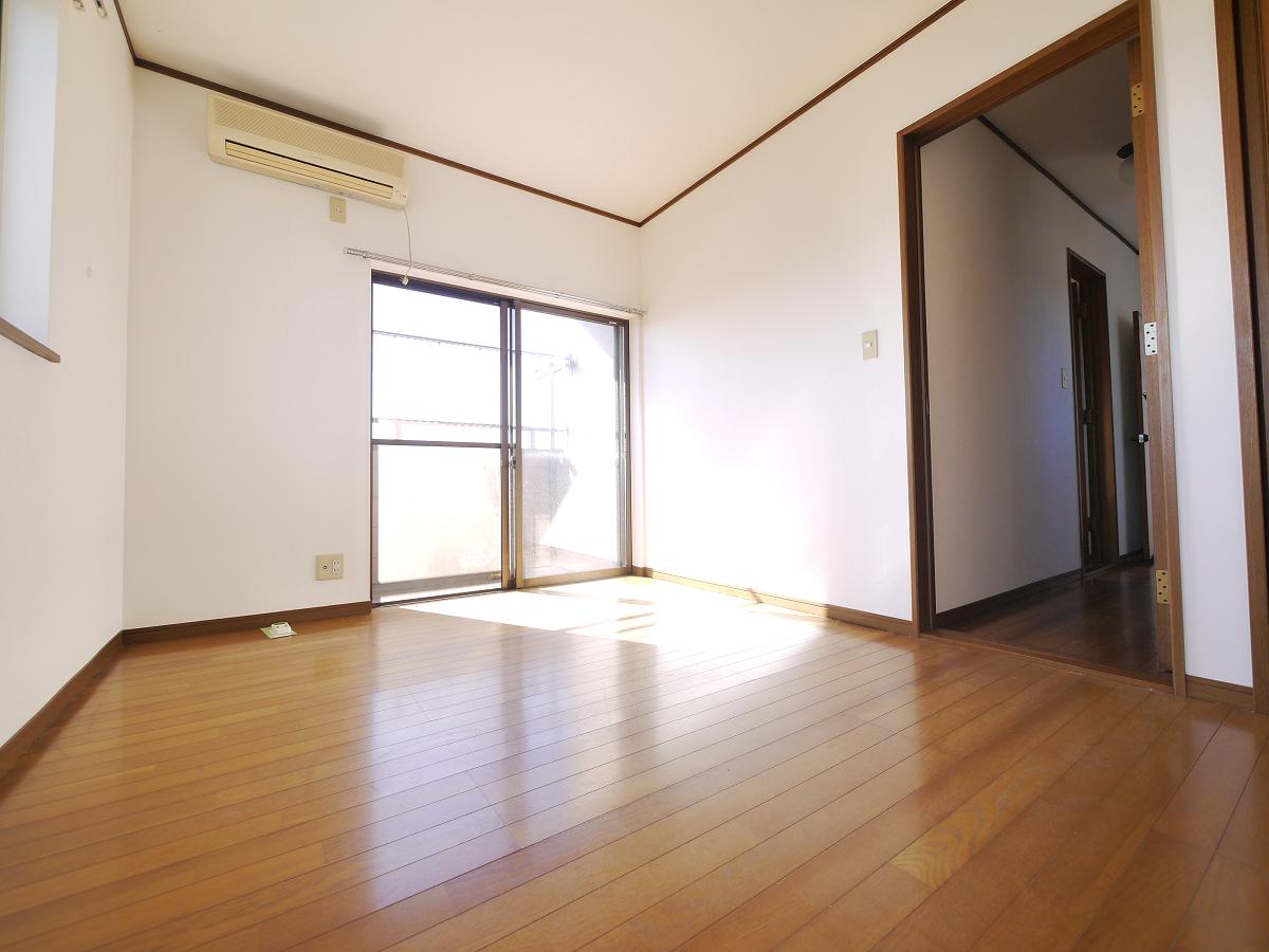 2F洋室6帖です