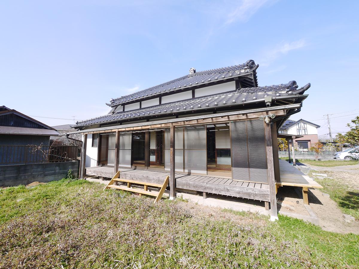 たっぷりの陽光と心地よい風が舞い込む住まい