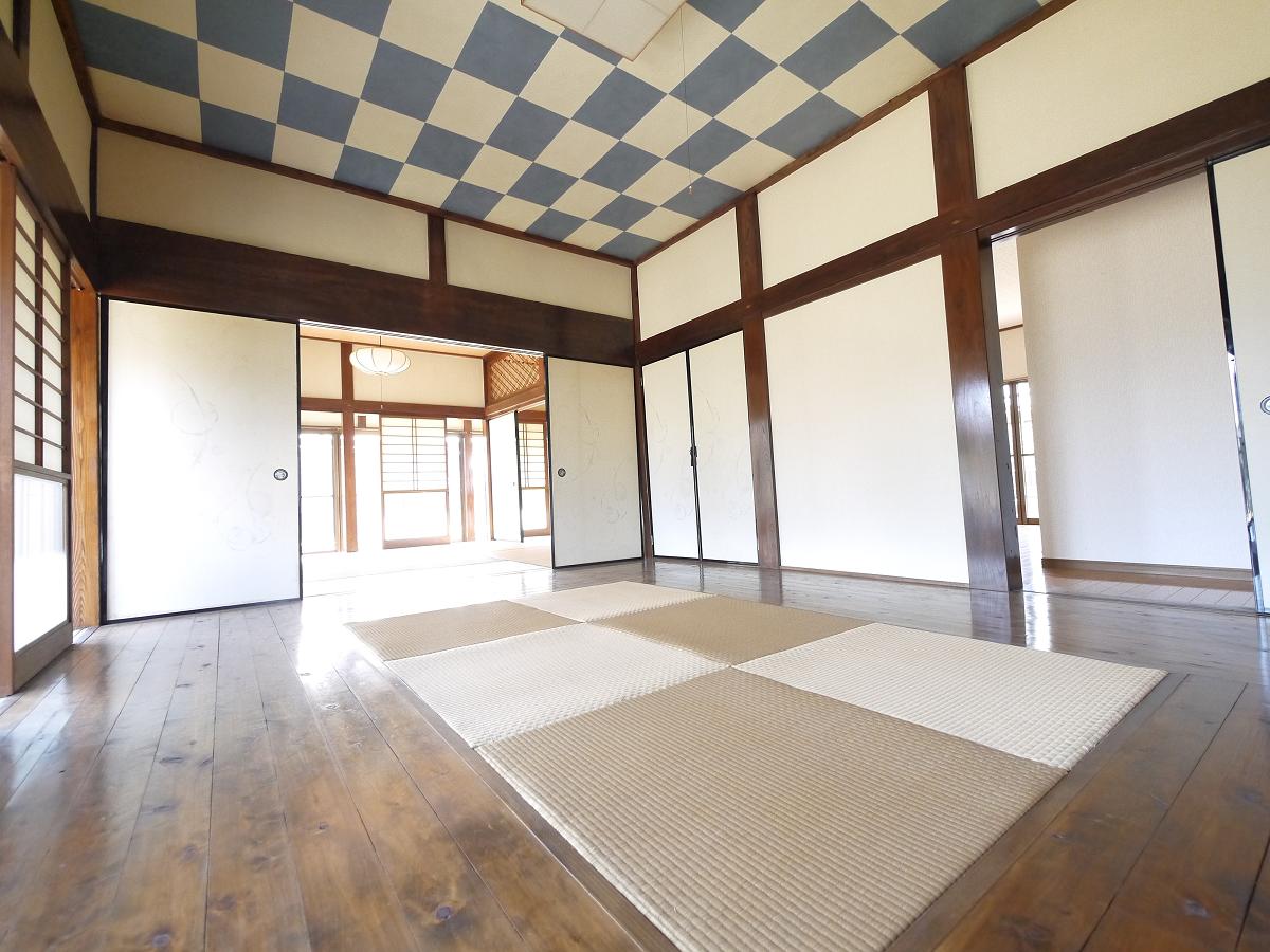 洋室10帖です