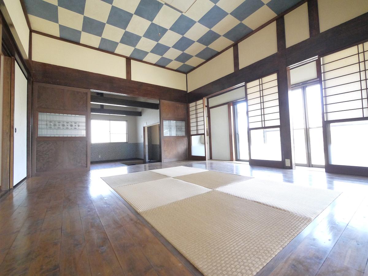 洋室10帖です