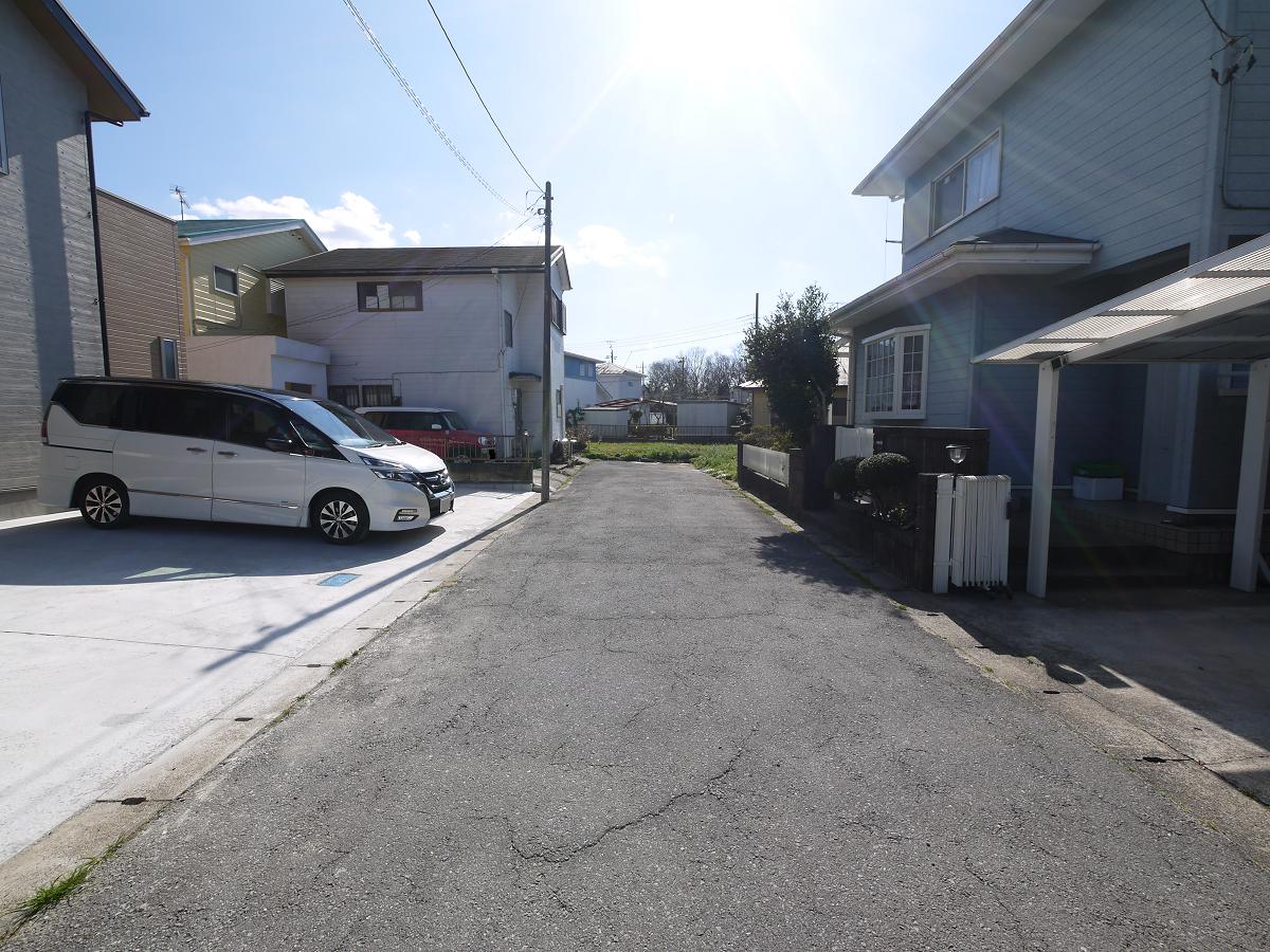 前面道路です