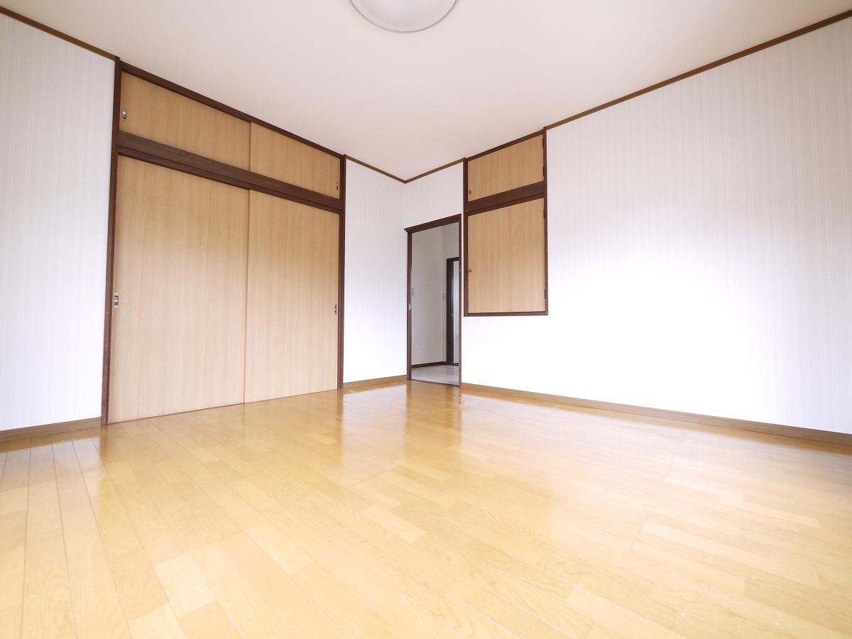 寛ぎの時間を紡ぎだす主寝室。大型ベッドを置いても余裕があります