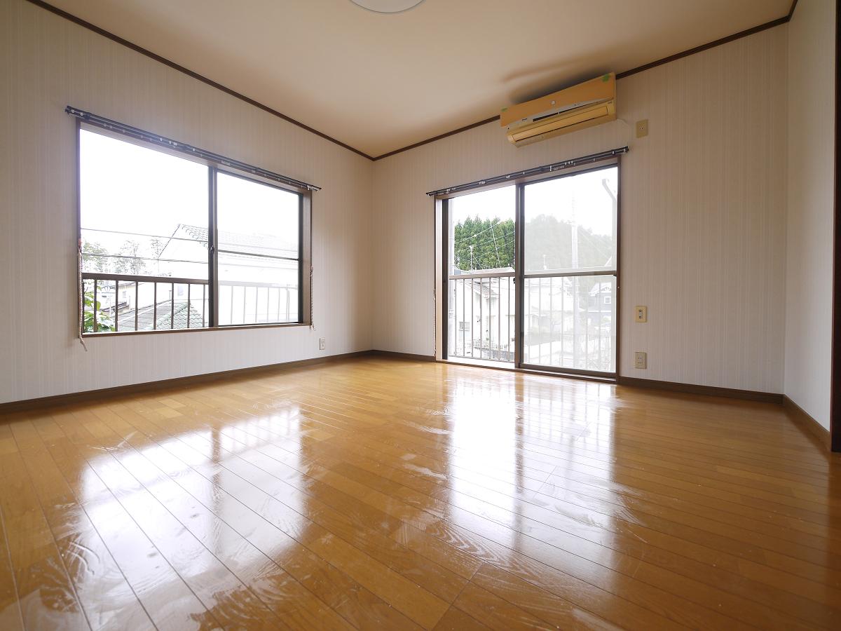 2F洋室8帖です
