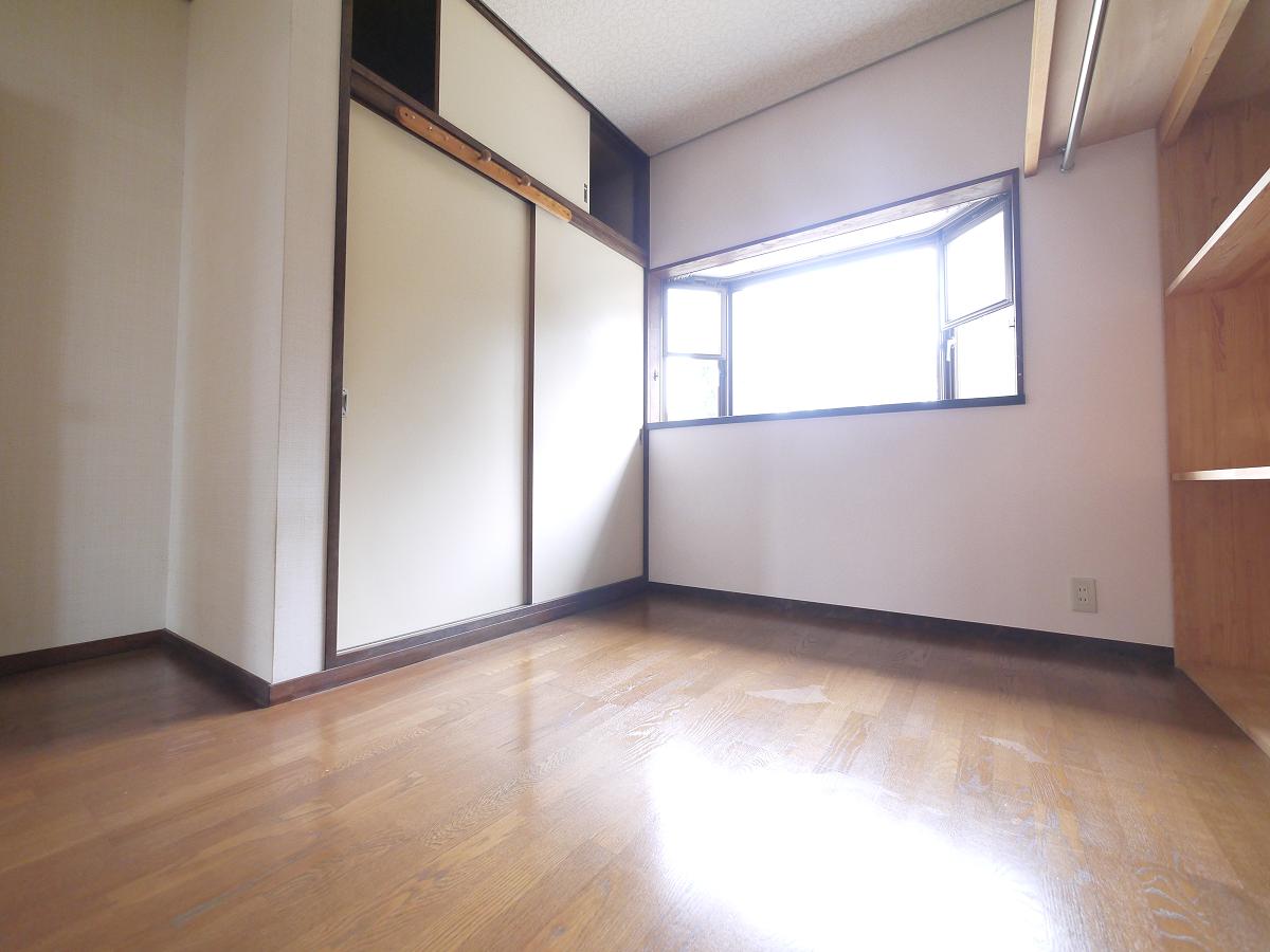 2F洋室6帖です