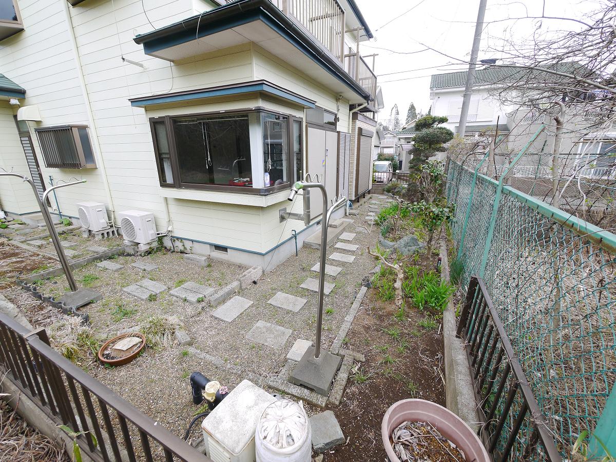 広い庭でパパと日曜大工。ママとガーデニング。