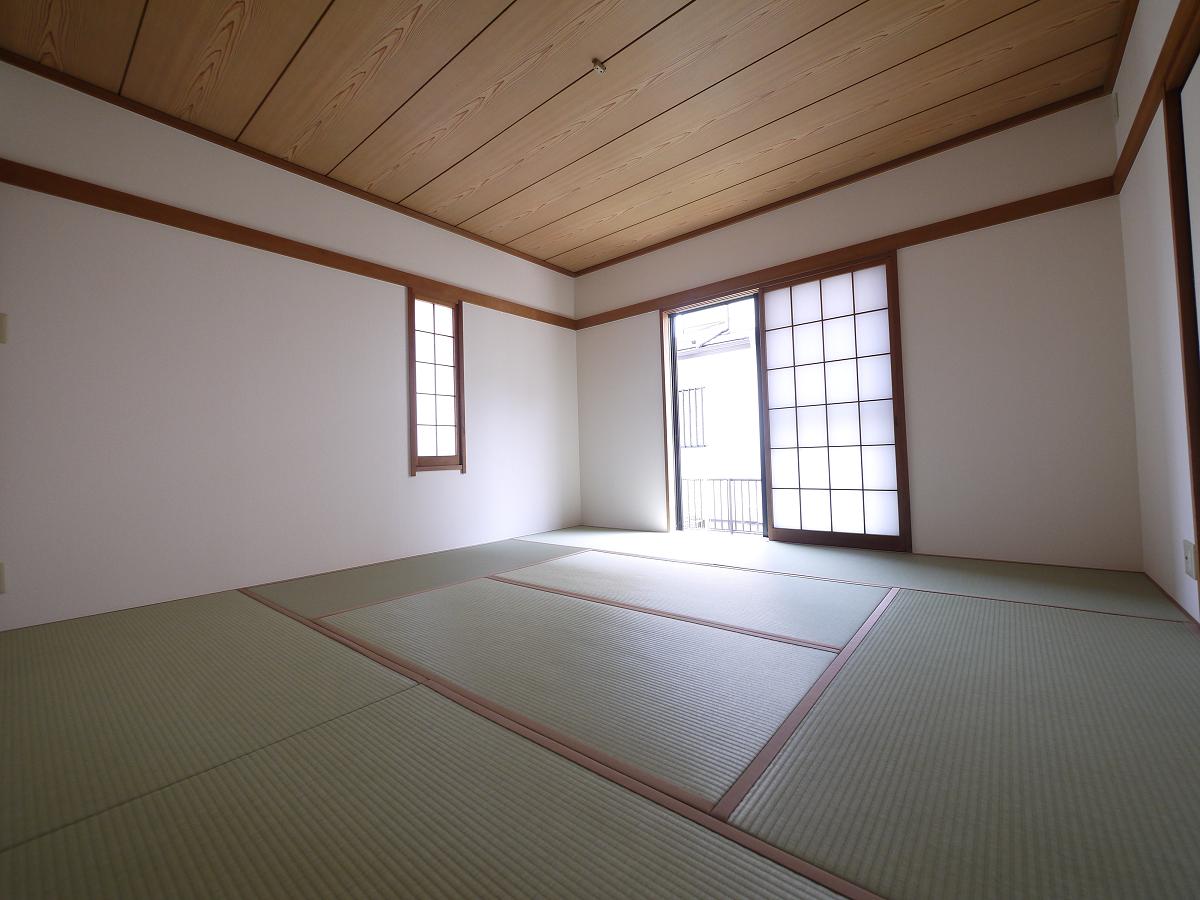 ご家族みんなが裸足でくつろげる特別な空間和室8帖です