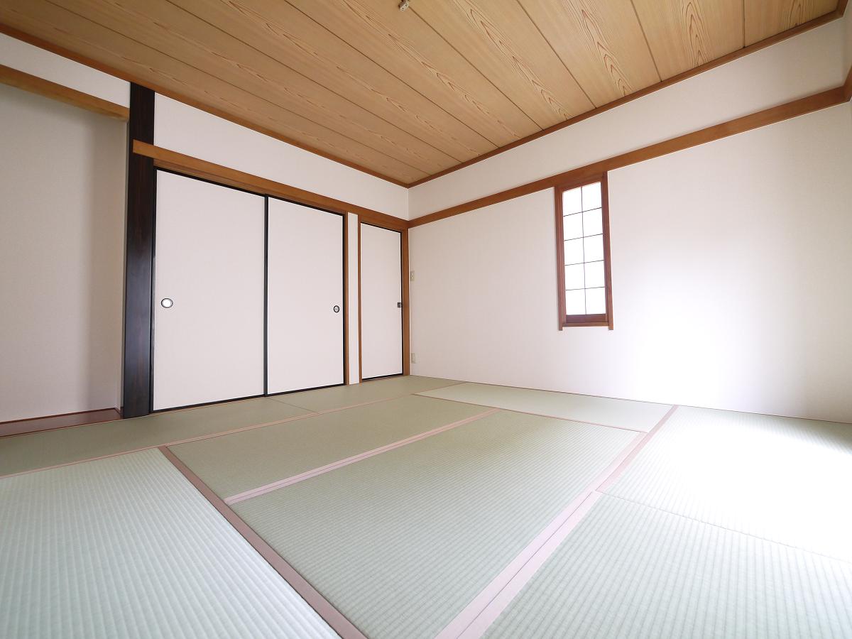 採光の良い和室はのんびりと寛げる空間