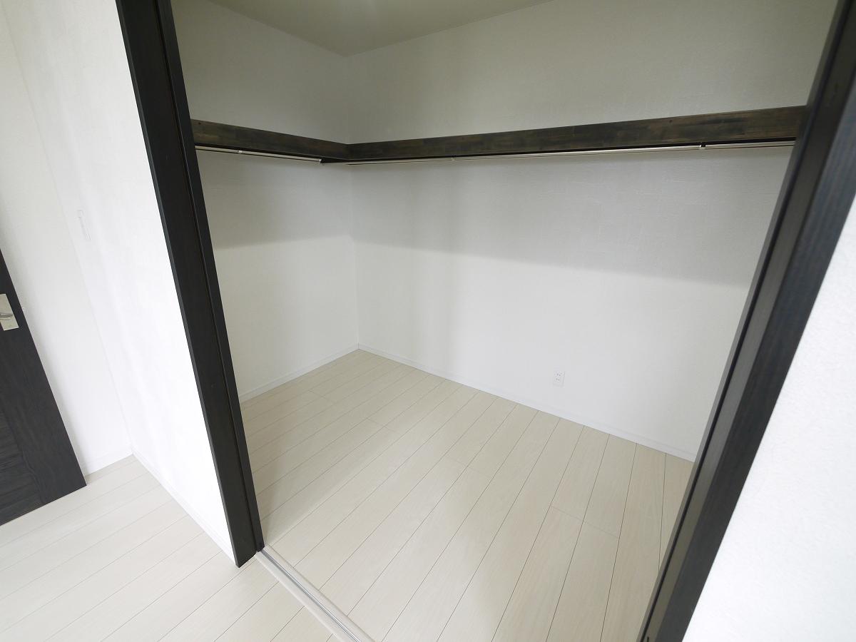 たっぷりの収納力を備えたウォ−クインクローゼット
