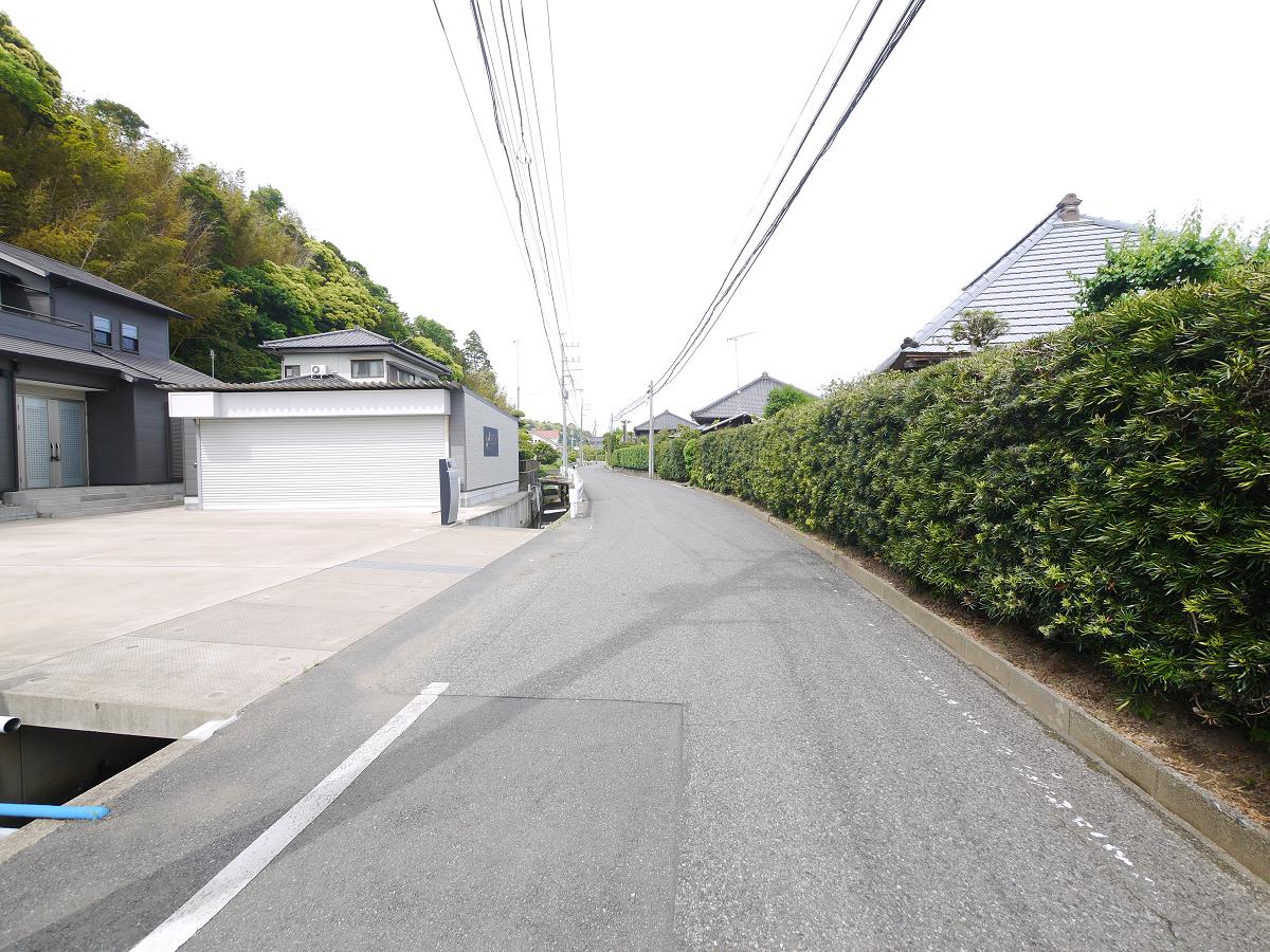 前面道路です