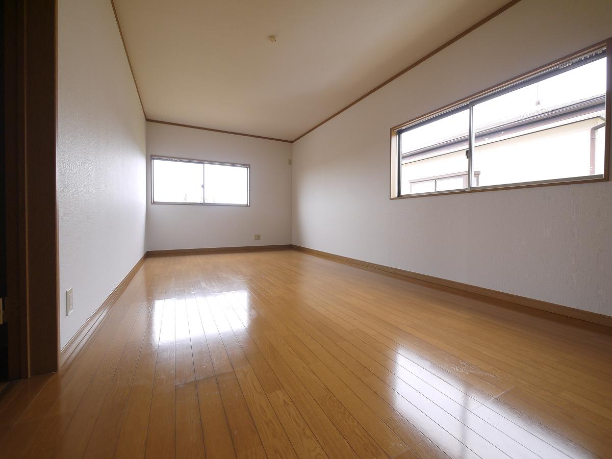 2F洋室10.8帖です