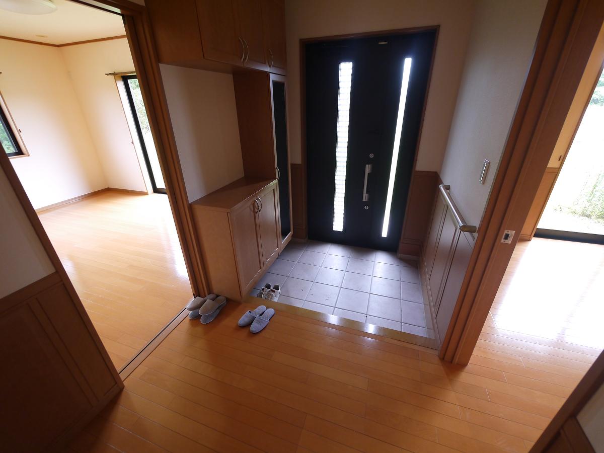 散らかりがちな玄関もスッキリの玄関収納付