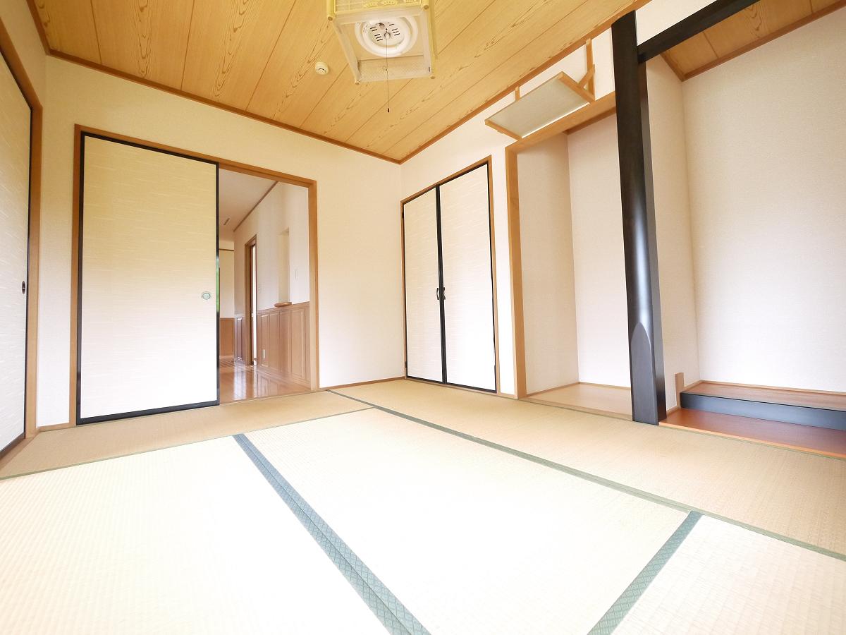 採光の良い和室7.2帖はのんびりと寛げる空間