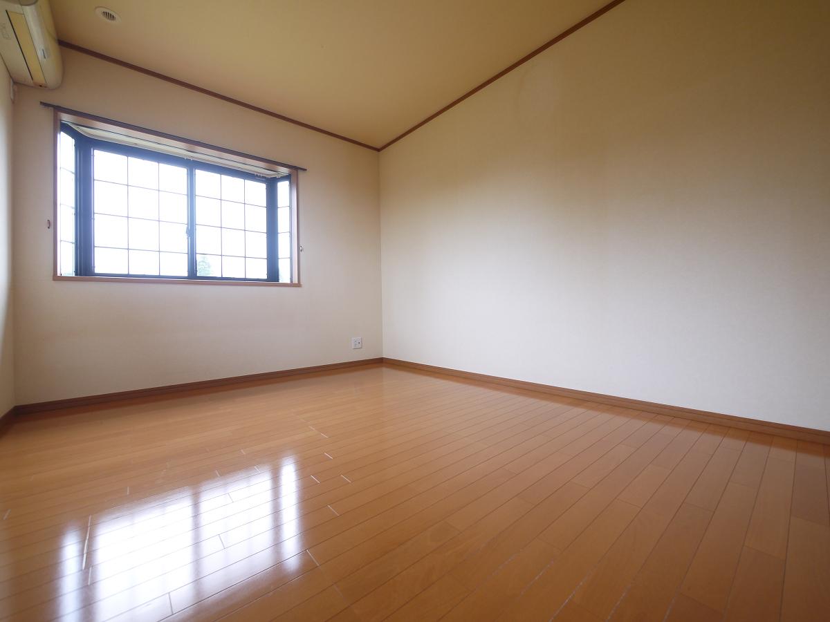 寛ぎの時間を紡ぎだす主寝室。大型ベッドを置いても余裕があります