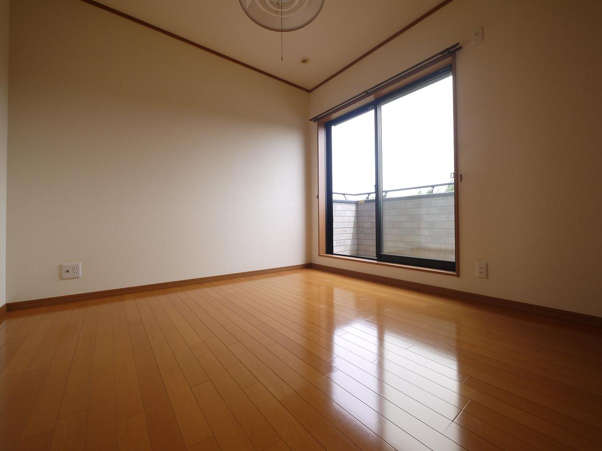 2F洋室6帖です