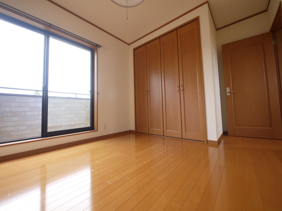2F洋室6帖です