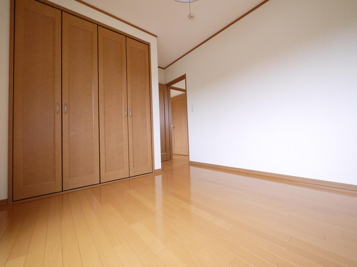 2F洋室6帖です