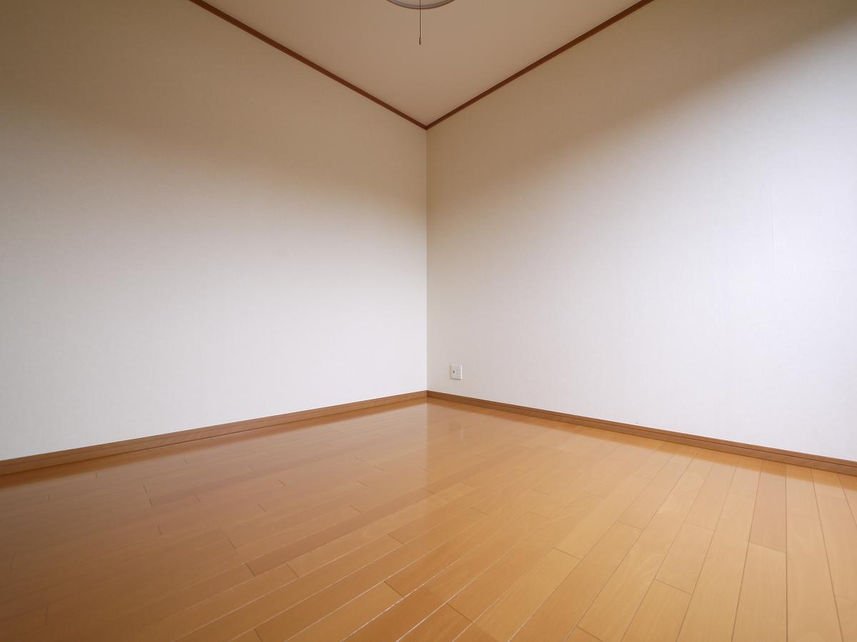 2F洋室6帖です