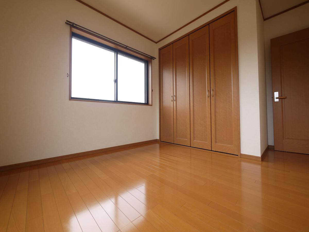 2F洋室6帖です