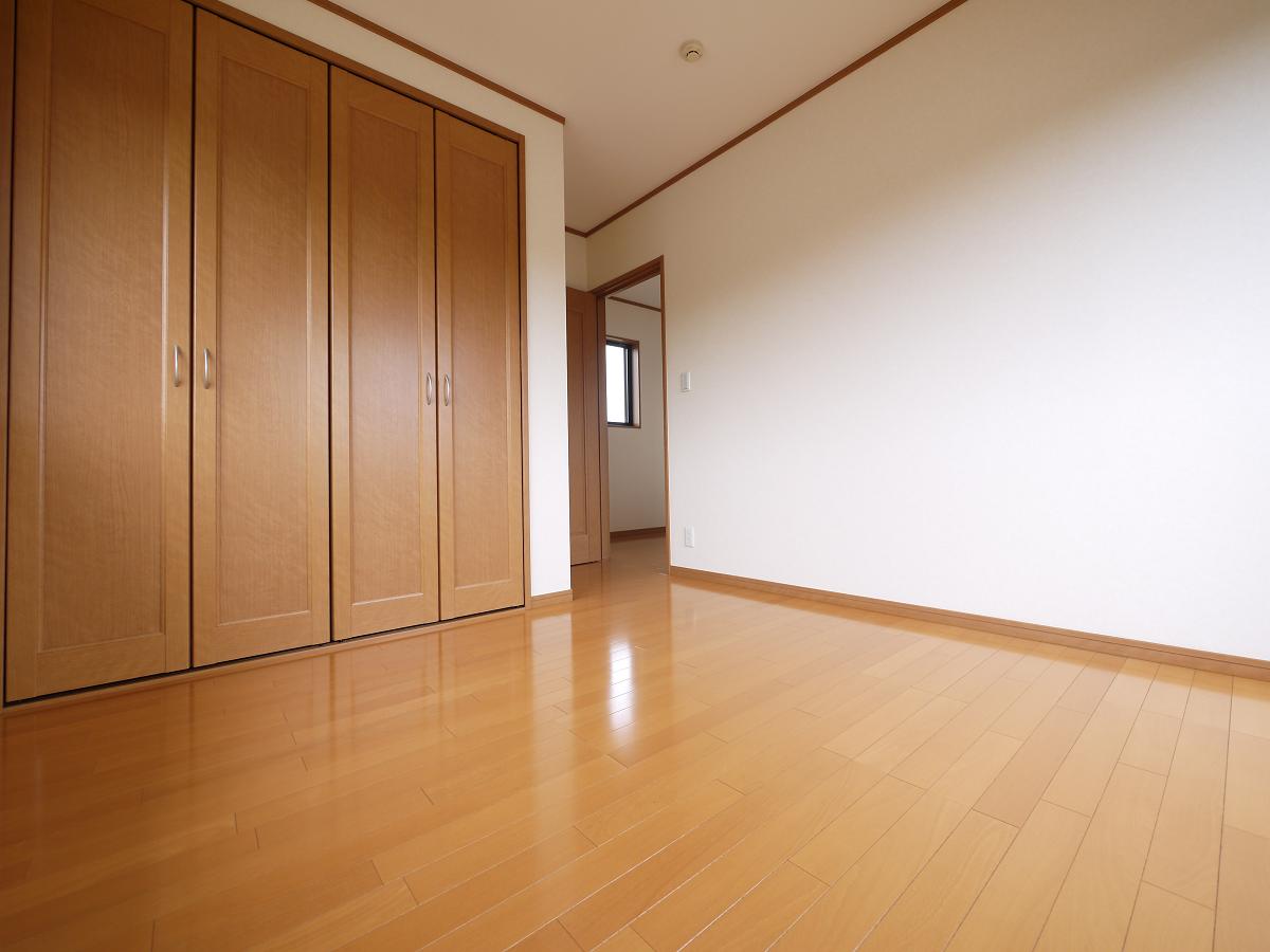 2F洋室6帖です