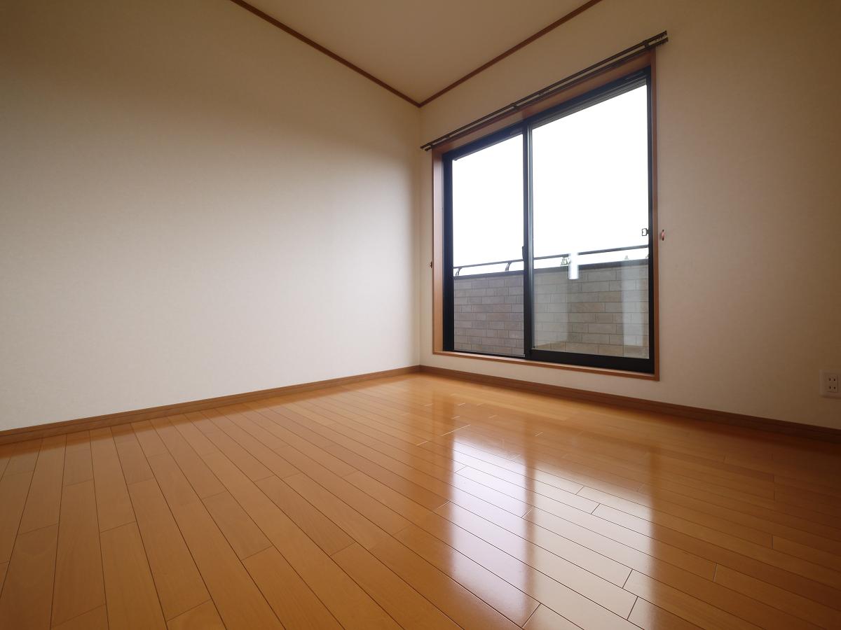 2F洋室6帖です