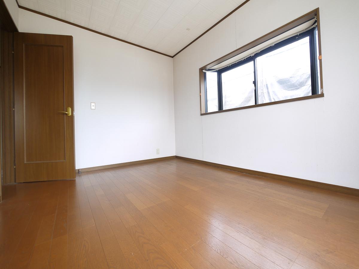 2F洋室6帖です