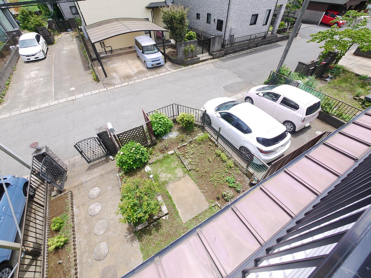 広い庭でパパと日曜大工。ママとガーデニング。