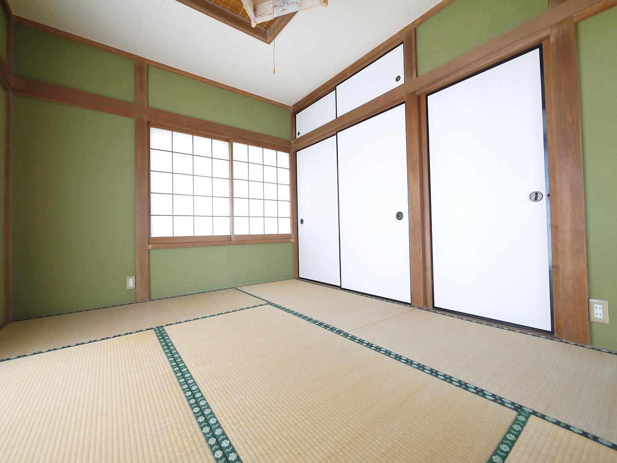 採光の良い和室はのんびりと寛げる空間です