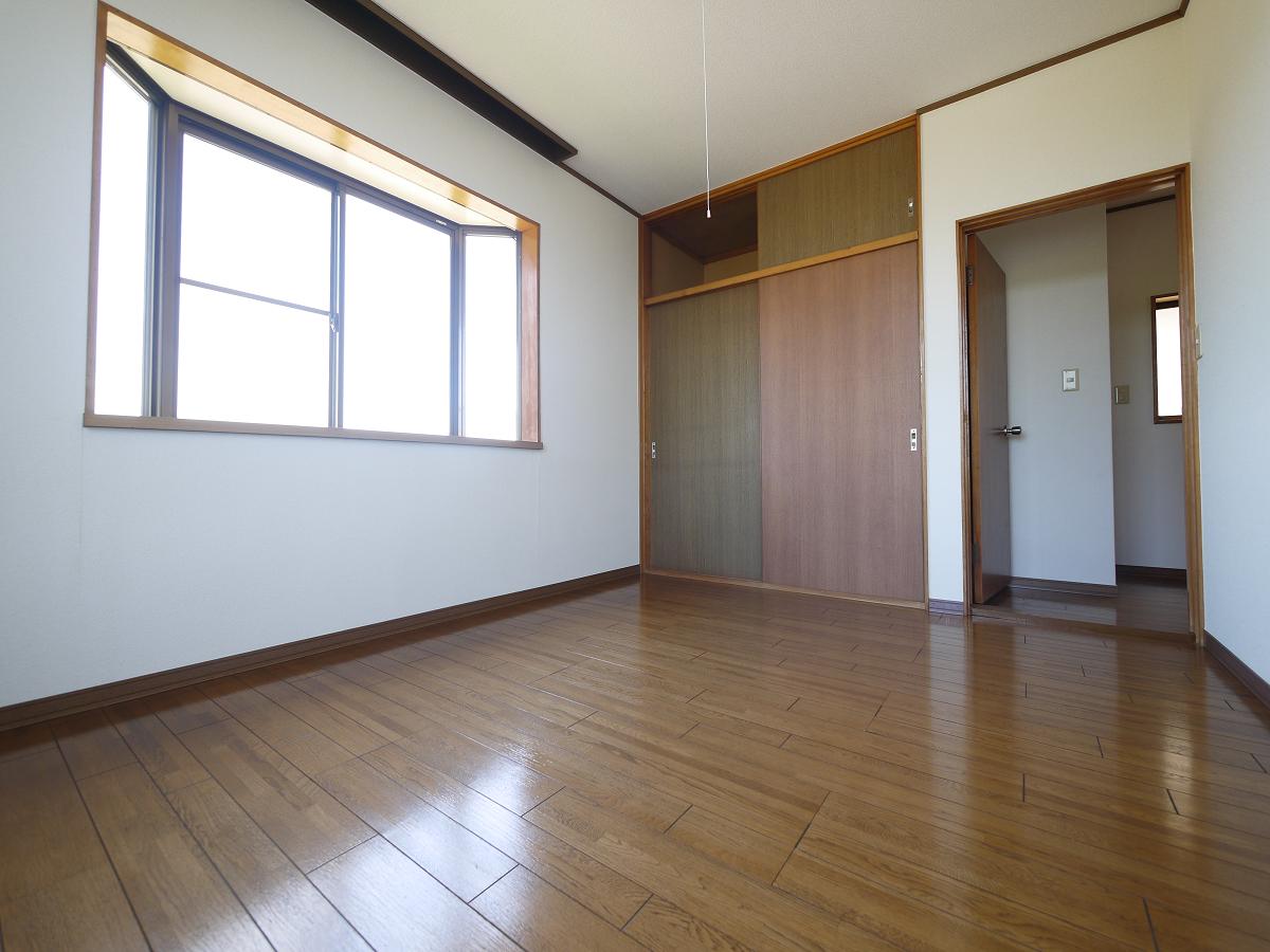 2F洋室6帖です