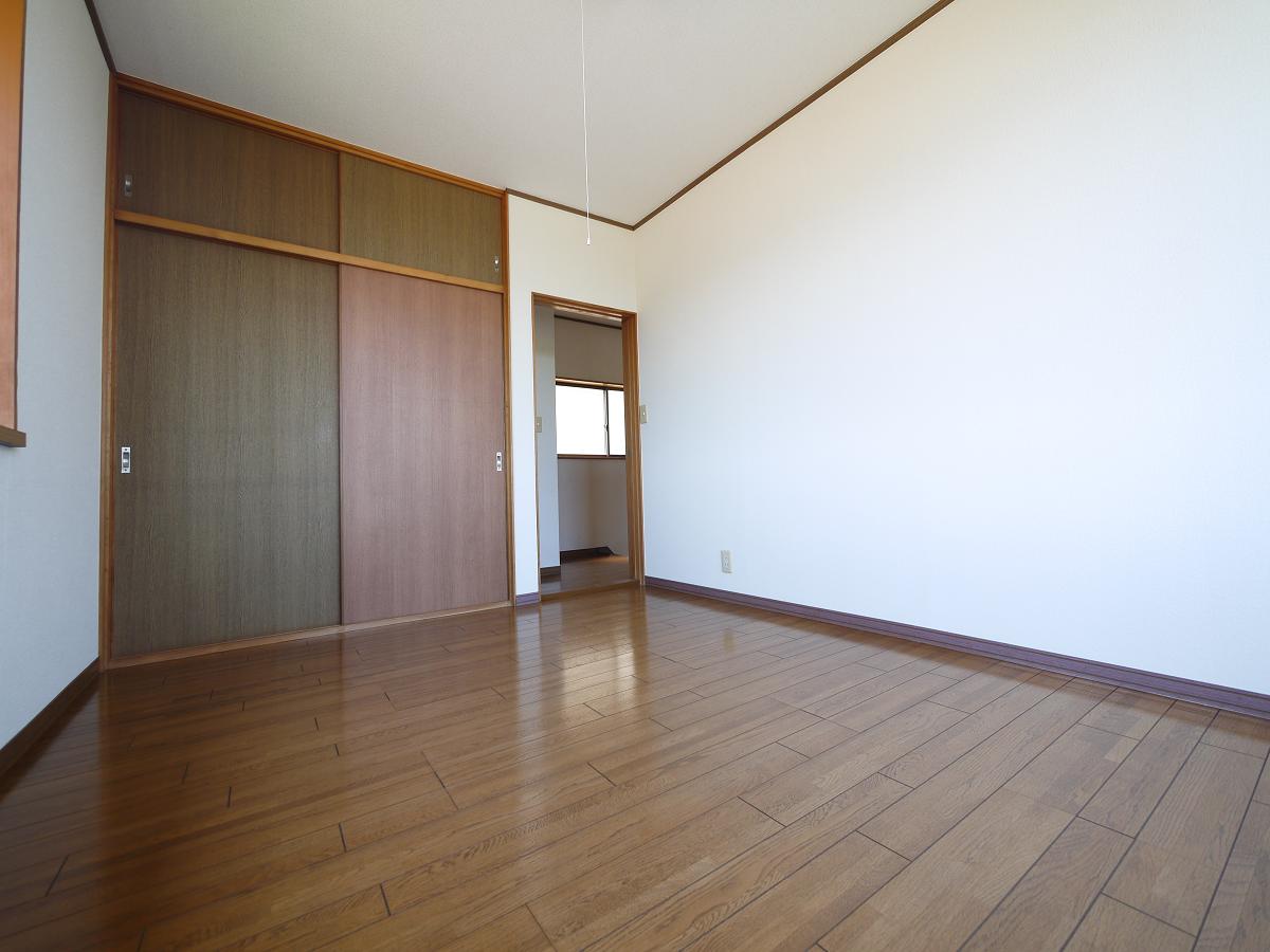 2F洋室6帖です