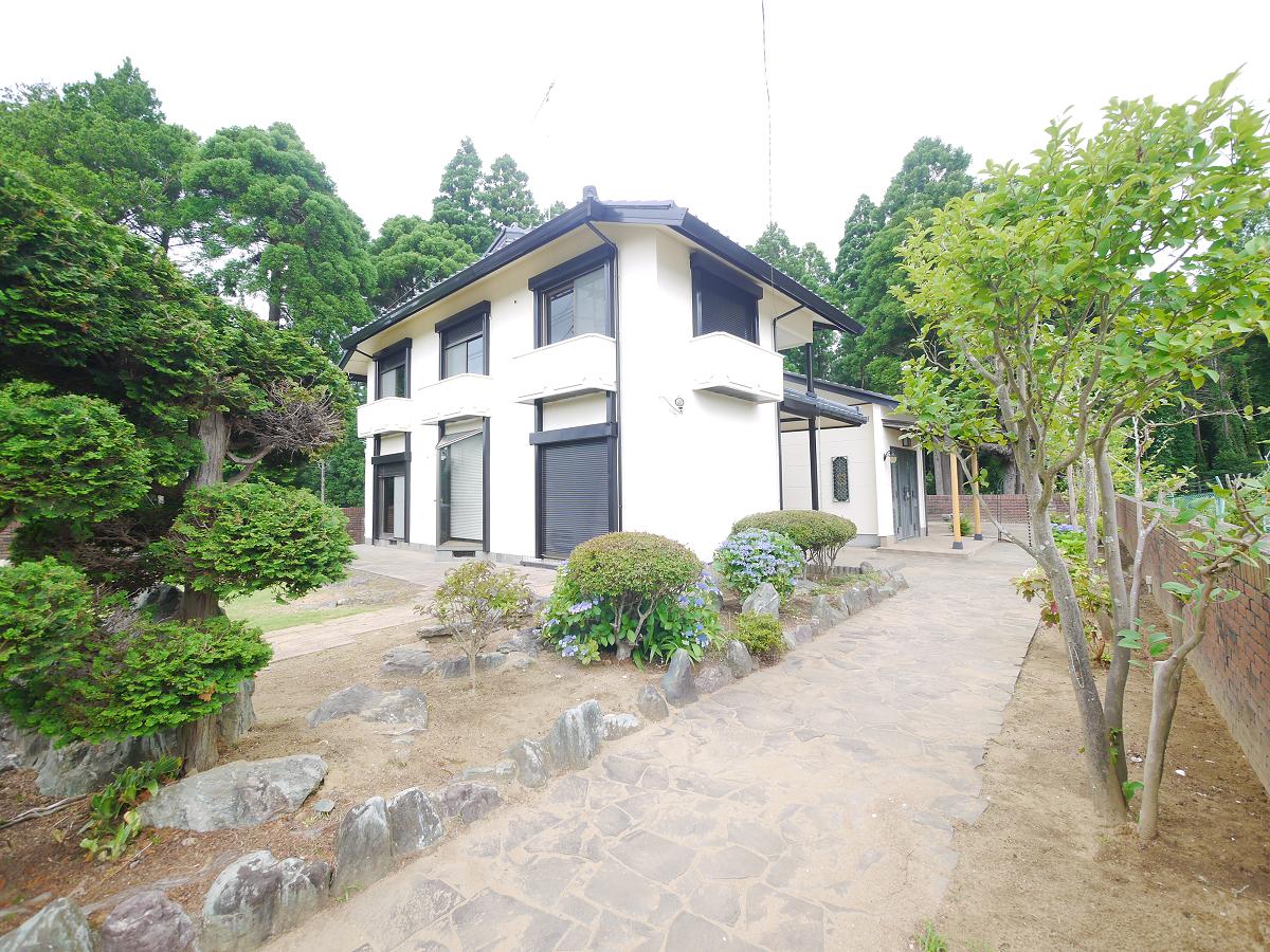玄関アプローチです