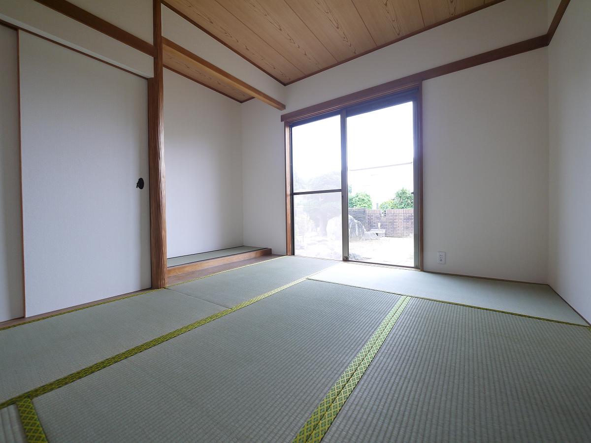 床の間付の情緒漂う和室6帖です