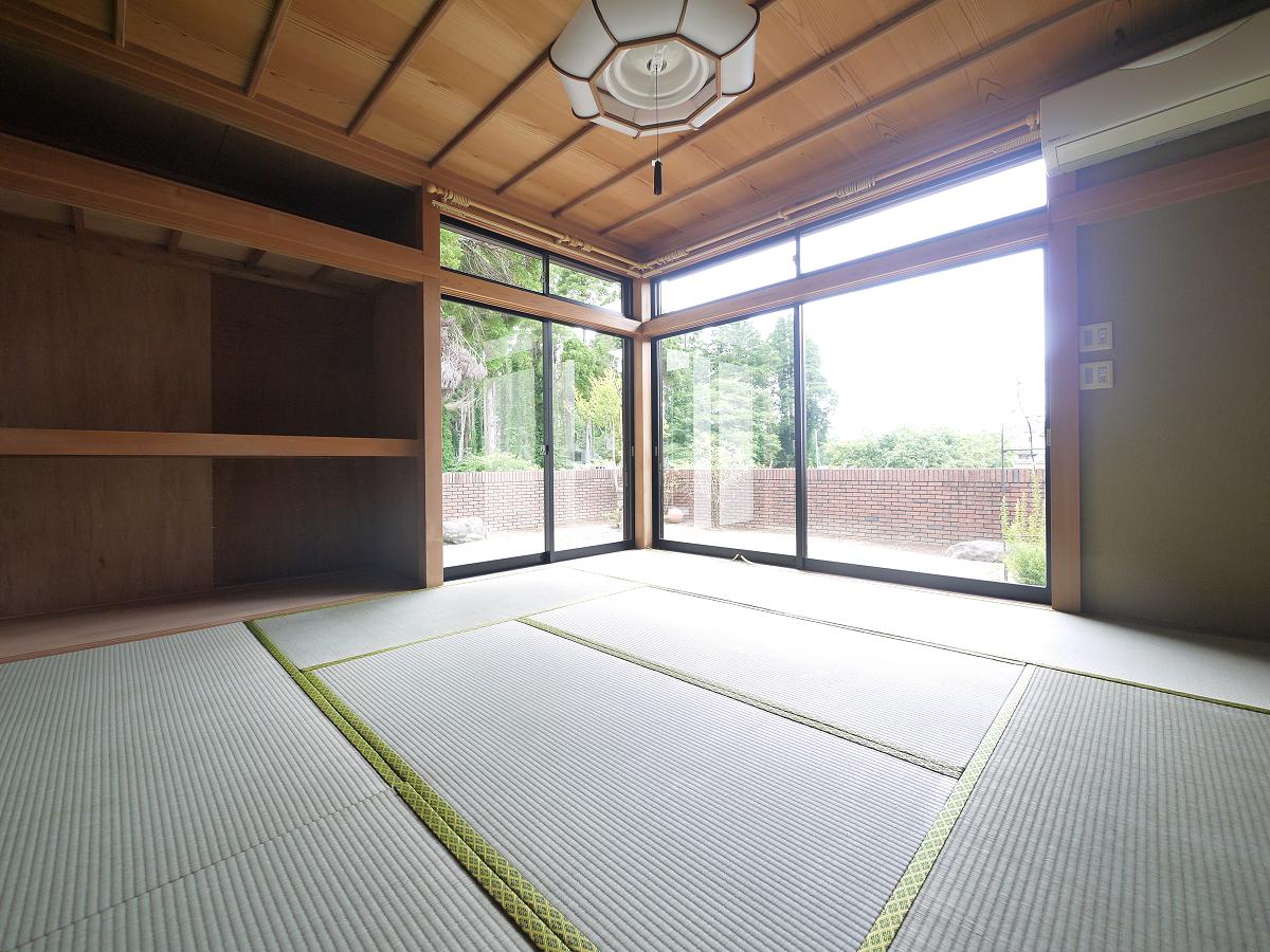 ゆとりある8帖の和室です