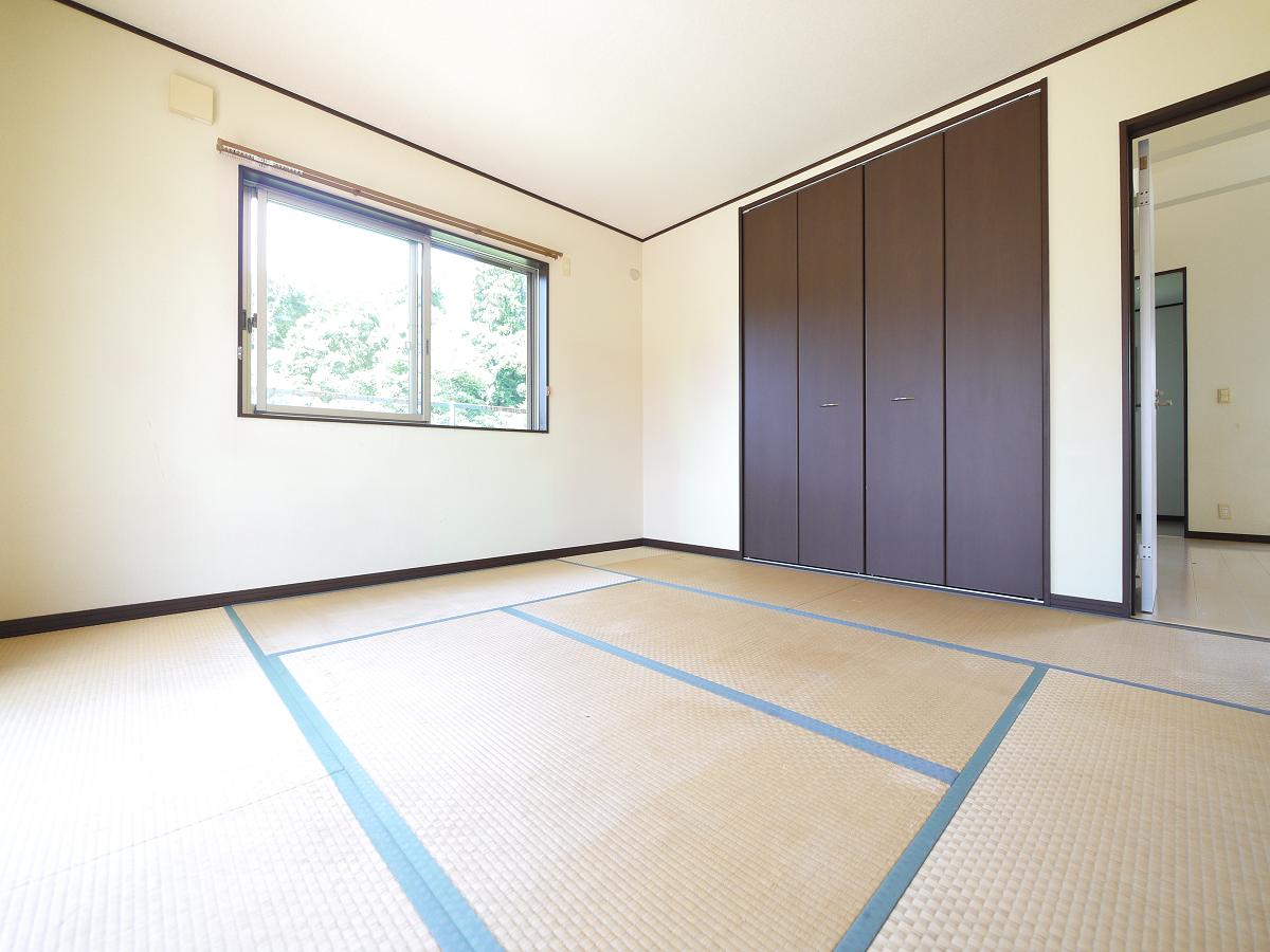 採光の良い和室はのんびりと寛げる空間