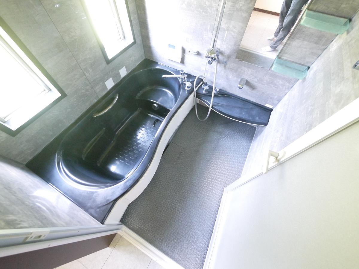 一日の疲れを癒す浴室は広々1坪 雨の日のお洗濯にも大活躍な浴室乾燥機付