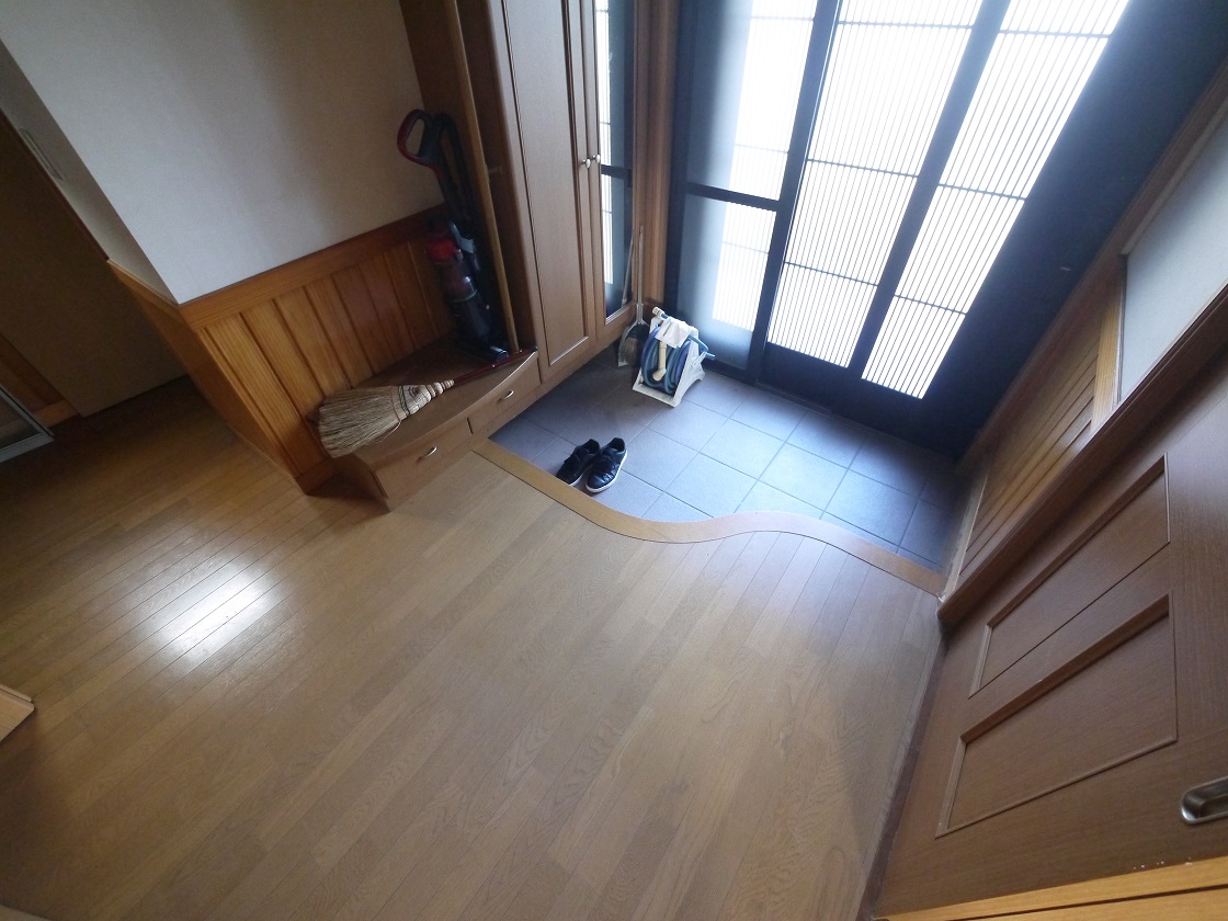 いつも気持ち良くご家族を迎えられる玄関収納付です