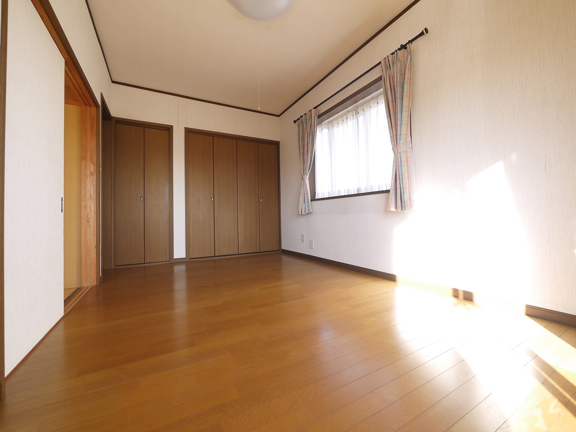 2F洋室7.5帖です