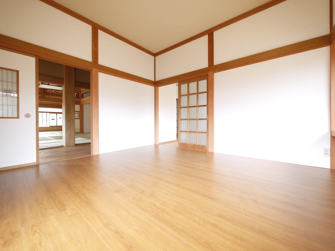 1F洋室8帖です