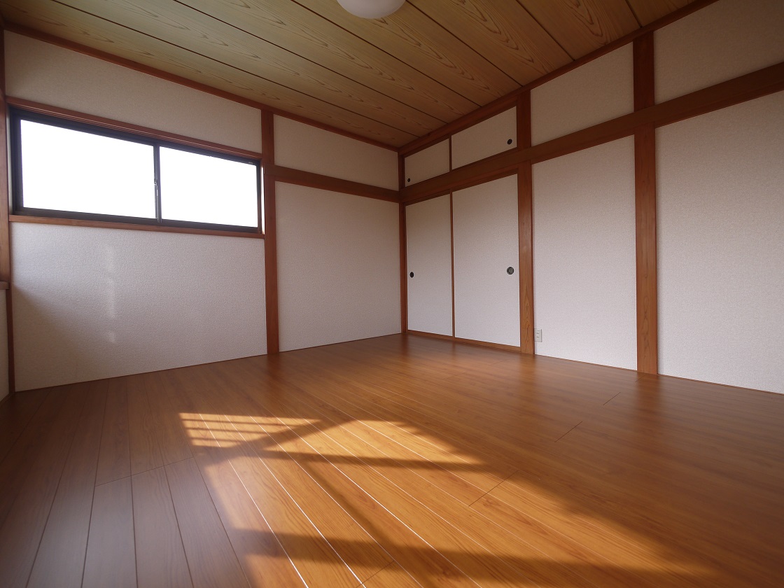 2F洋室8帖です